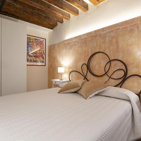 Rialto Sant'Aponal Prestige By Wonderful Italy Apartment Veneţia Exterior foto